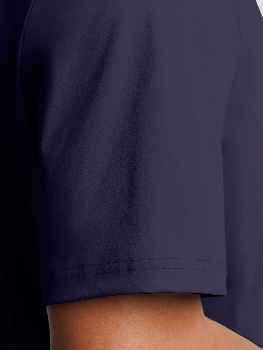 men workout t shirt sleeve stitching detail breathable athletic fabric close up