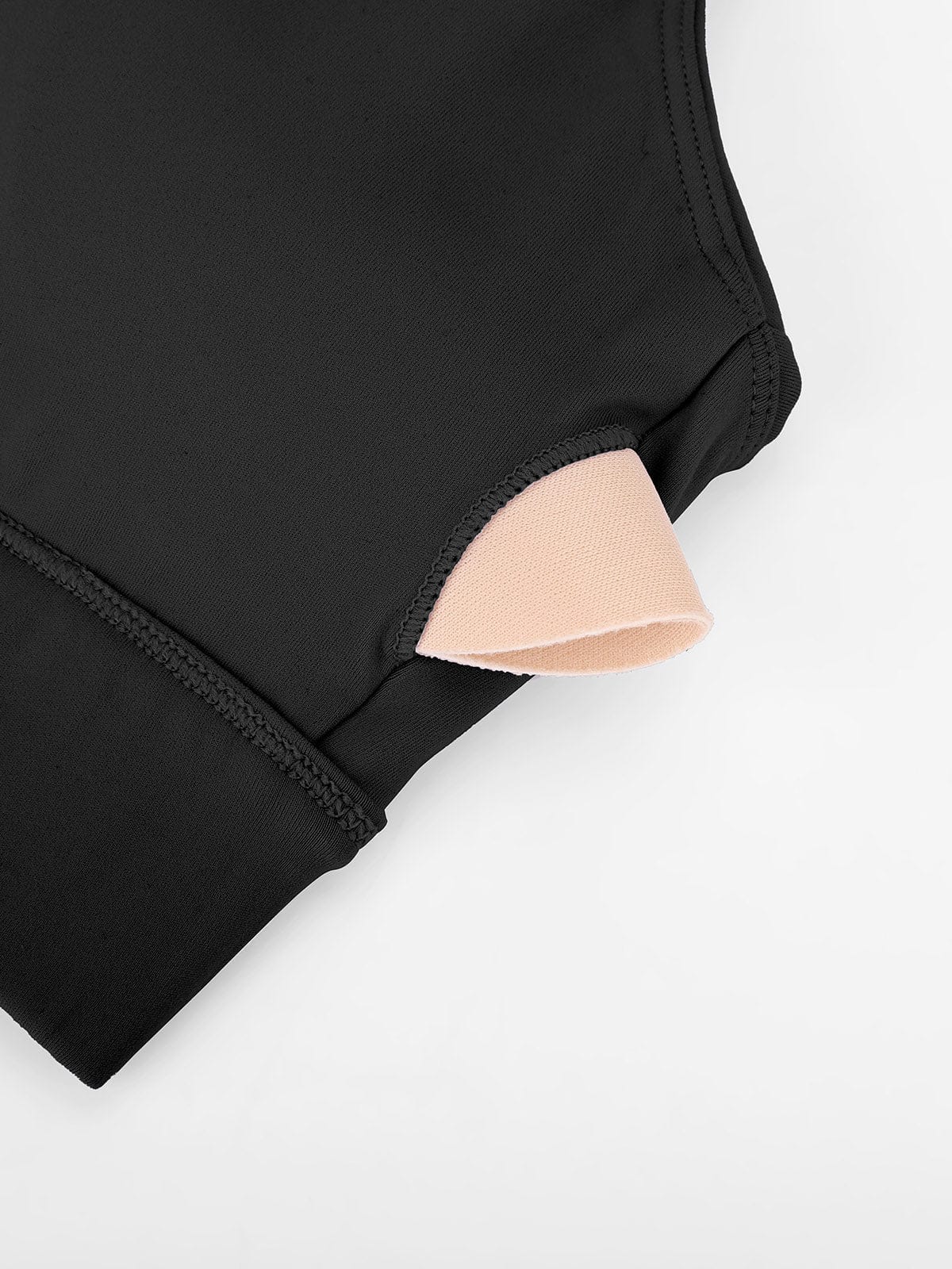 Standard Black breathable activewear bra by Vractive displaying removable padding feature