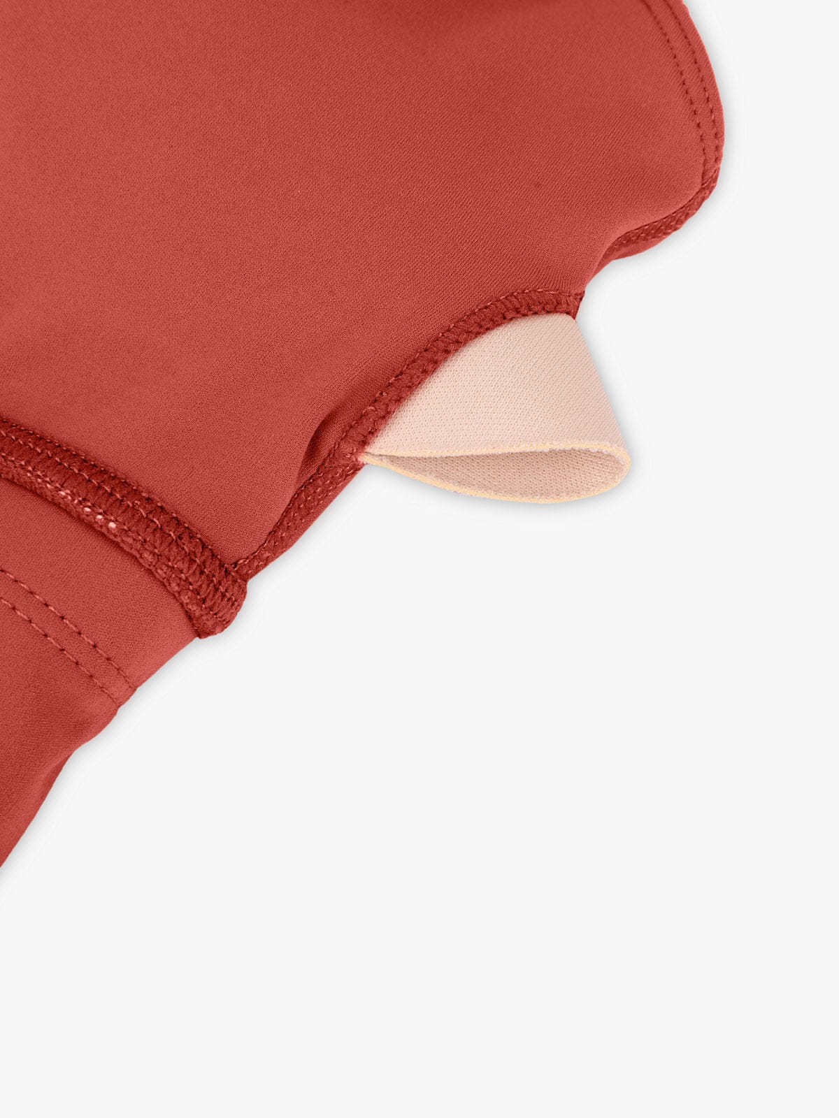 Vractive Mineral Red wide strap yoga bra highlighting removable bra pad inserts
