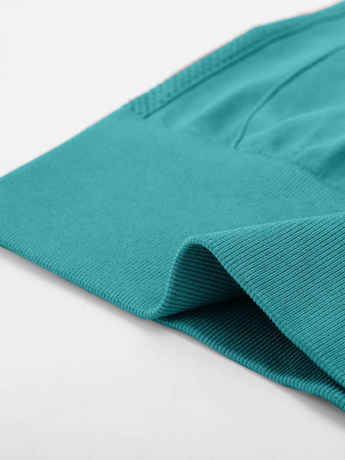 Close-up highlighting the breathable and comfortable Turquoise material of Vractive yoga leggings