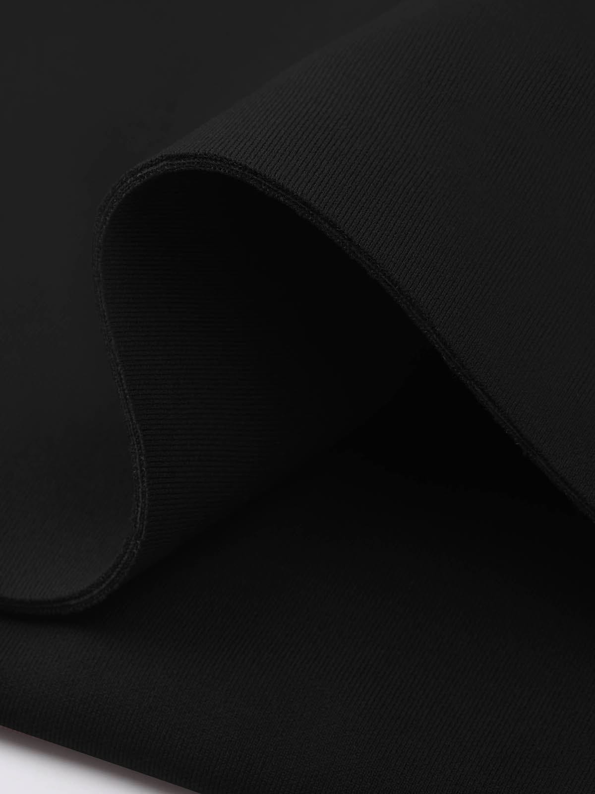 Detail of the high-quality smooth seams and stitching on Standard Black Vractive winter leggings