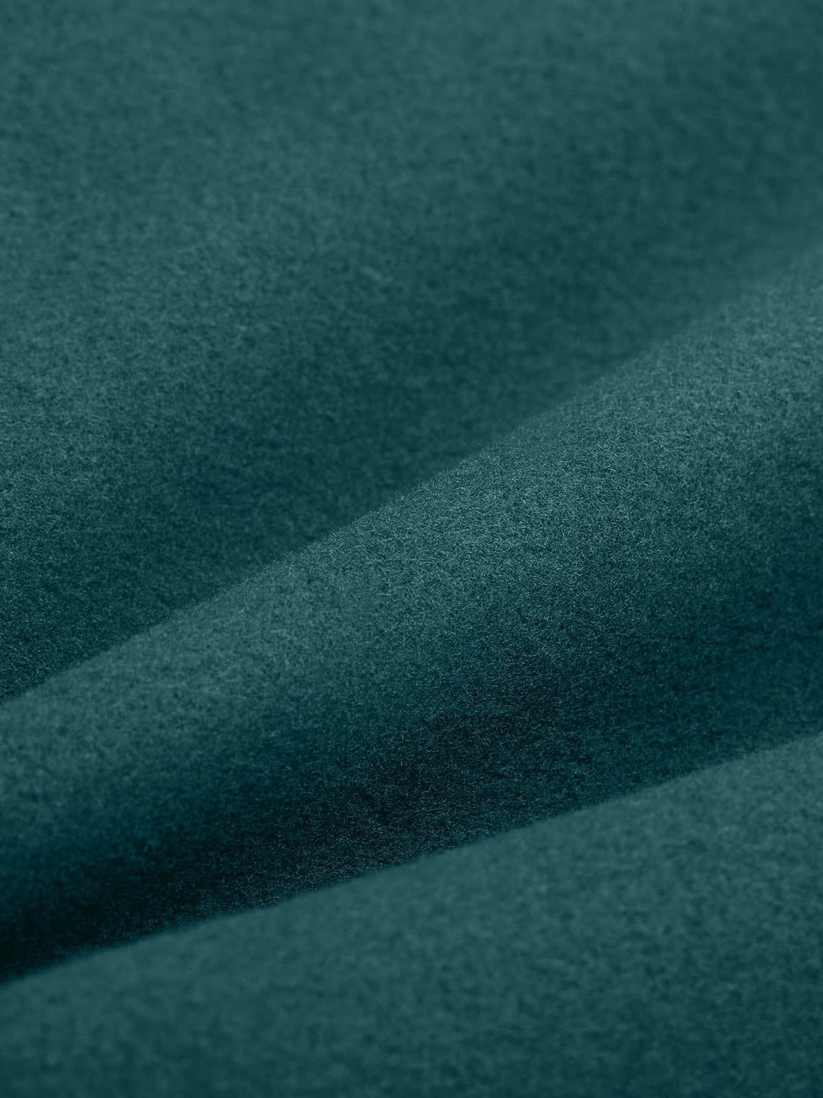 Fabric close-up highlighting the four-way stretch and insulating fleece layer of Black Green Vractive winter leggings