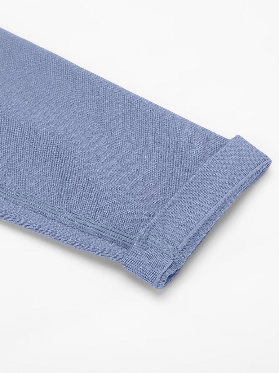 Ankle detail of blue Vractive seamless yoga leggings, double-layer waistband peach buttocks shaping
