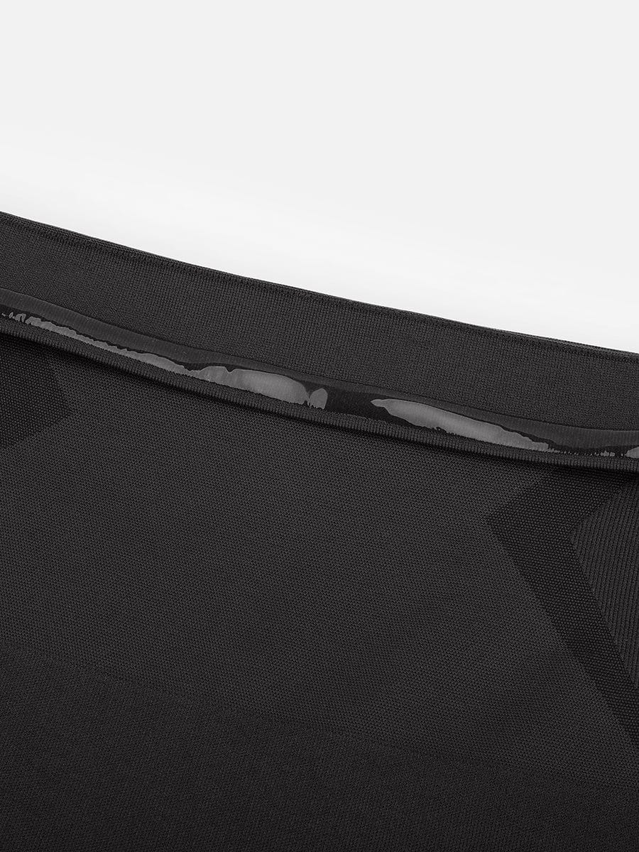 Anti slip waistband detail of black Vractive high waisted shaping leggings, slim fit activewear
